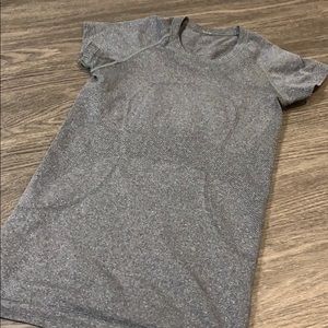 Lululemon shirt size 2
